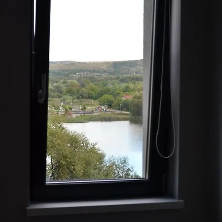 Park Lake Apartment *