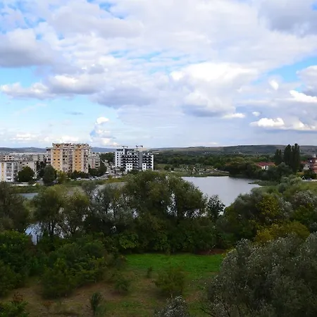 Park Lake Apartment *